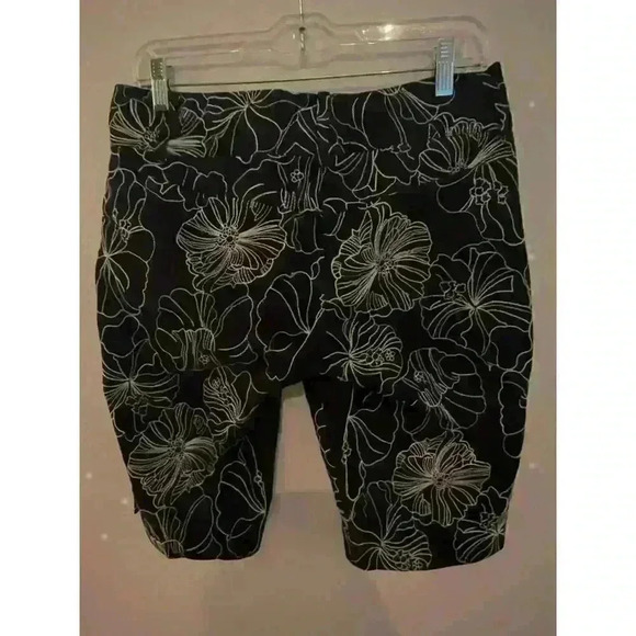 Cache Women's Bermuda Shorts Size 8 Black White Lotus Embroidered Coquette Artsy - Picture 4 of 4